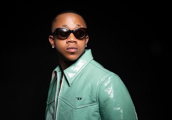 Young Stunna celebrates buying brand-new Mercedes-Benz AMG