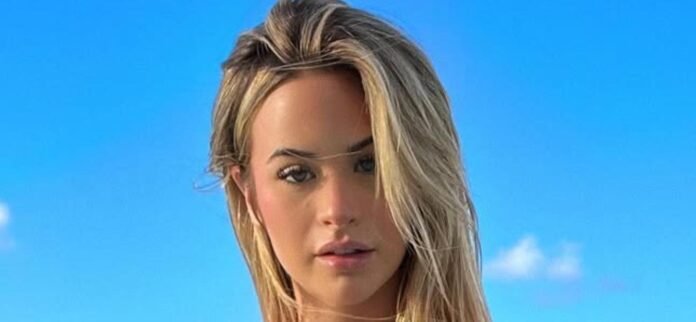 Emily Elizabeth In Undersized Bikini Dazzles In 'Sizzling' Beach Selfie