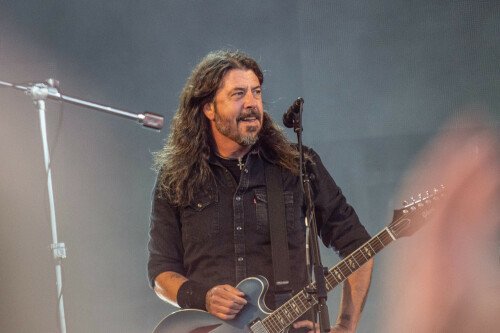 Foo Fighters perform first concert with new drummer