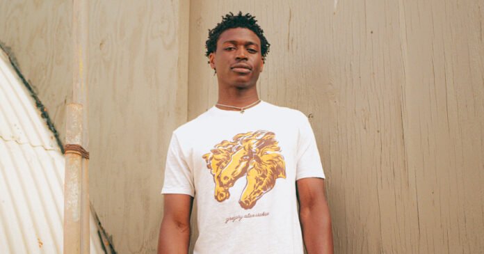 Mon Rovîa Talks Alchemizing Trauma and Embracing Imperfections Like Japanese Kintsugi: Podcast
