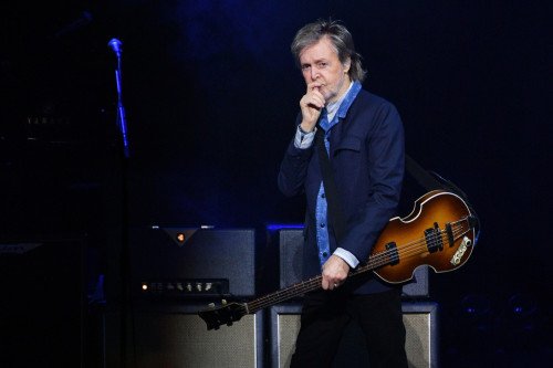 Sir Paul McCartney performs solo Help! in full for the first time
