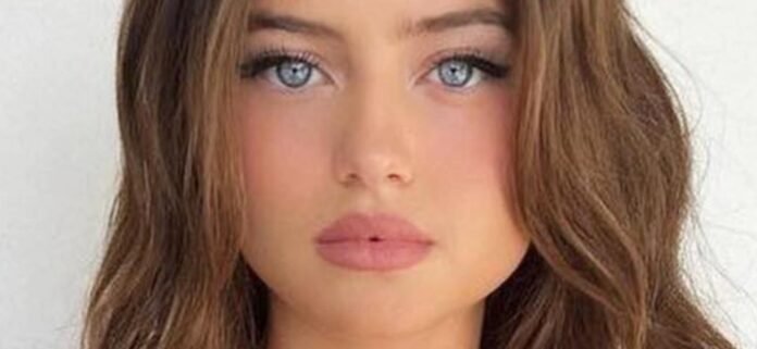 1760909832_Leni-Klum-gaze-wall-1300.jpg Heidi Klum's Daughter 'Getting Overweight' In Plunging String Bikini With Her Mom