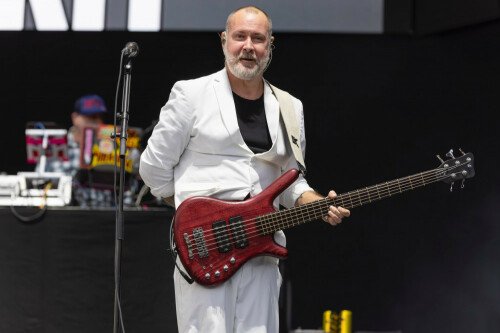 1761018848_limp-bizkit-bassist-sam-rivers-has-died-aW1hZ2VzMS8yMDI1LzEw.jpg 'A legend': Fred Durst pens moving tribute to Limp Bizkit bandmate Sam Rivers