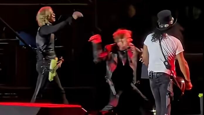 Axl-Rose-Throws-Microphone.jpg Frustrated Axl Rose Angrily Throws Mic at Drum Kit in Argentina: Watch
