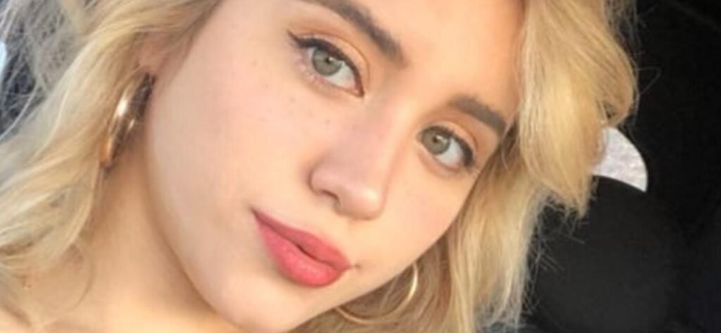 Caylee Cowan Highlighting Thigh Gap In Plunging Swimsuit Told Body Is 'Insane'