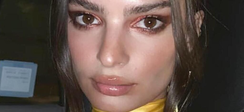 Emily Ratajkowski Highlights Her 'Nice Cheeks' In Butt-Baring Swimsuit