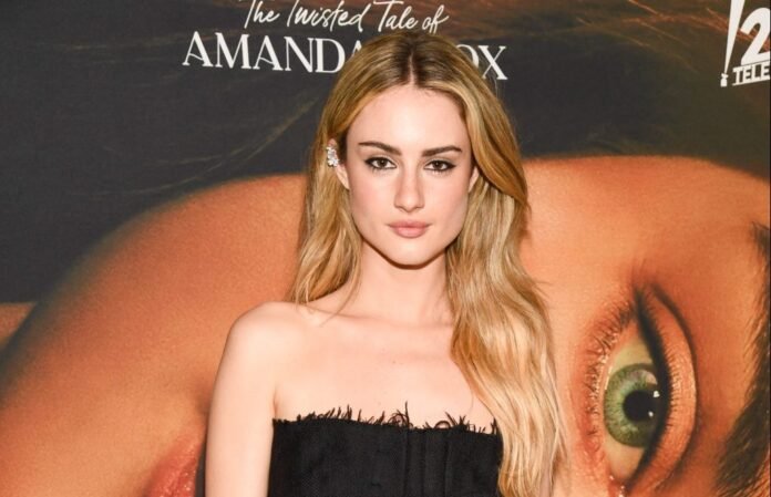 GettyImages-2230325869-1-e1759351185973.jpg Grace Van Patten: Photos of the ‘Twisted Tale of Amanda Knox’ Star