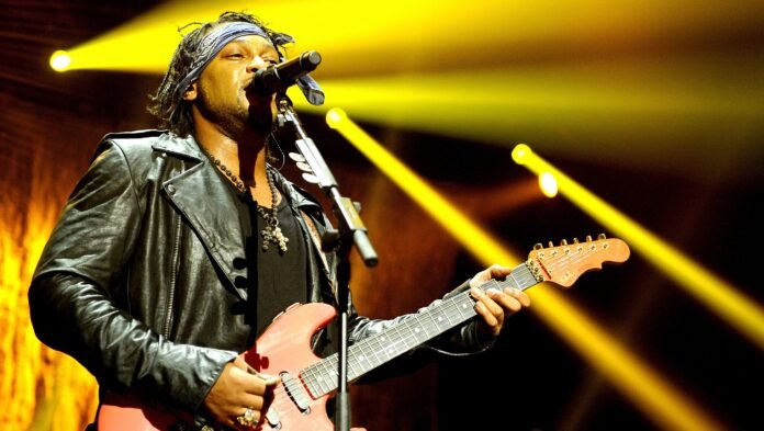 How Many Kids Did D’Angelo Have? Meet His Children With Angie Stone, & More