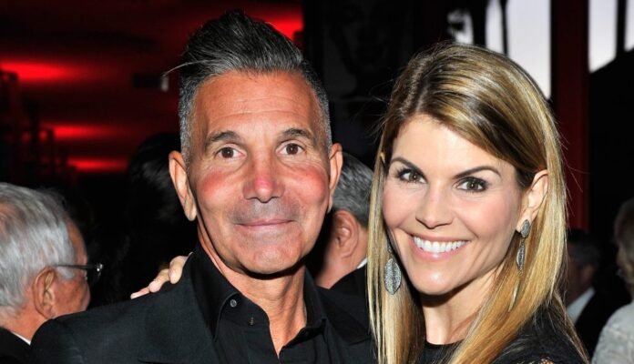 GettyImages-470297882-1-e1759499662329.jpeg Lori Loughlin & Mossimo Giannulli: Photos of the Couple Before Separation