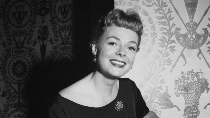 GettyImages-513410833-e1761483763715.jpeg Who Is June Lockhart? 5 Things About the ‘Lost in Space’ Star Who Died at 100