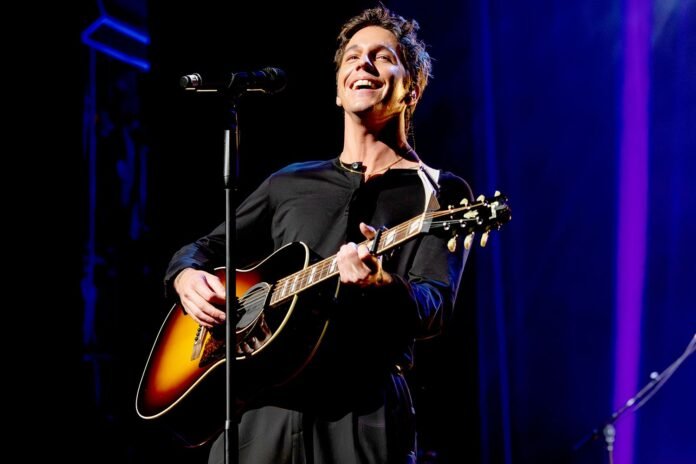 Role-Model-performs-at-the-Rolling-Stone-x-Sonesta-Musicians-on-Musicians-event-102425-12801fdecbc34.jpeg This Celebrity Inspired Role Model's Viral 'Sally' Segment on Tour