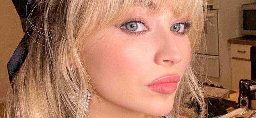 Sabrina Carpenter Freeing The Nipple In The Street 'Looks Like' A Child