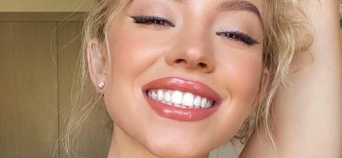 Sydney Sweeney In Tight Swimsuit And High Heels Is A 'Guilty Pleasure'