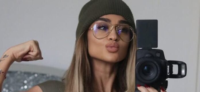 Valeria-Ammirato-1.jpg Valeria Ammirato Leaves Fans ‘Speechless’ In Barely-There Purple Bikini