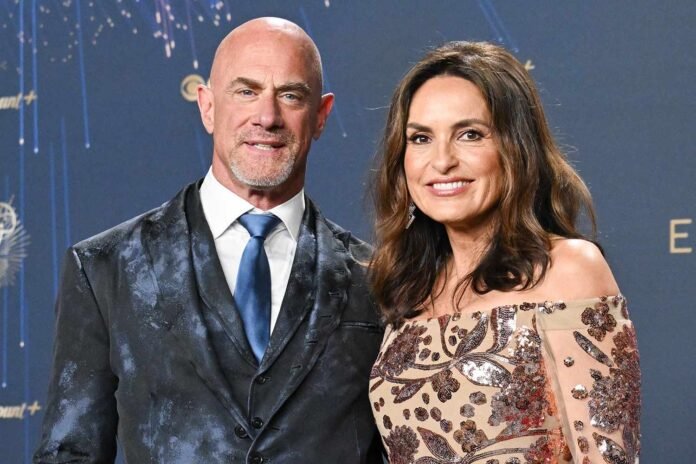 chris-meloni-mariska-hargitay-102125-e8bfde7a34bd44c5a3fb12166180ed2e.jpg Christopher Meloni Jokingly Asks Mariska Hargitay If She Wants a Nude Pic