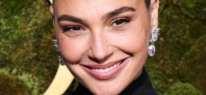 Gal Gadot In Black Swimsuit Declared The 'Eighth Wonder Of The World'