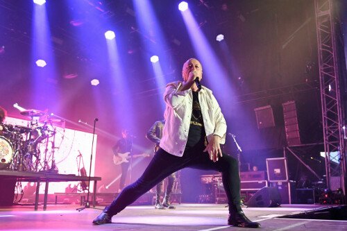 jim-kerr-and-simple-minds-continue-to-appeal-aW1hZ2VzMS8yMDI.jpg Jim Kerr credits 'gesture music' for Simple Minds longevity
