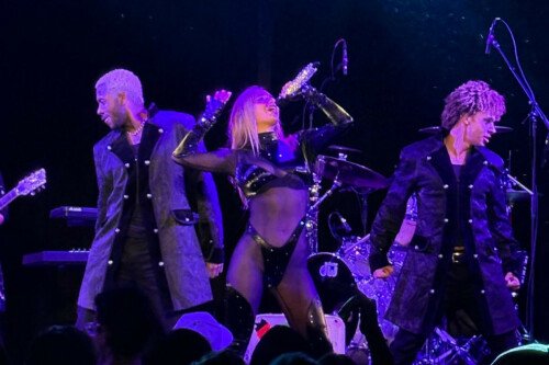 shab-performing-in-new-york-aW1hZ2VzMS8yMDI1LzEwLzI3LzE3NjE2.jpg Shab makes emotional return to New York