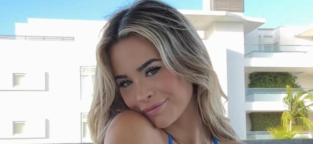 Emily Elizabeth In Red Lingerie Told She's 'Almost A Hooker'