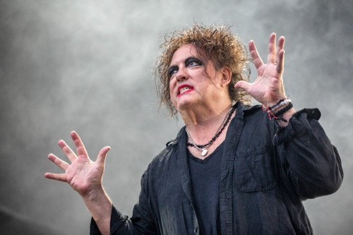 the-cure-aW1hZ2VzMS8yMDIxLzA2LzE0LzE2MjM2NTI2MTdjcm9wcGVkMTA.jpg Robert Smith teams up with The Twilight Sad on new song Waiting For The Phone Call