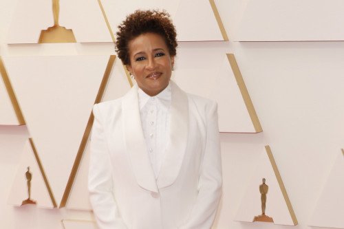 wanda-sykes-was-one-of-the-oscars-hosts-aW1hZ2VzMS8yMDIyLzAz.jpg Wanda Sykes declares she makes a point of hiring women instead of men