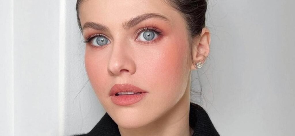 Alexandra Daddario Kneeling In Bikini Worries While Looking 'Swollen'