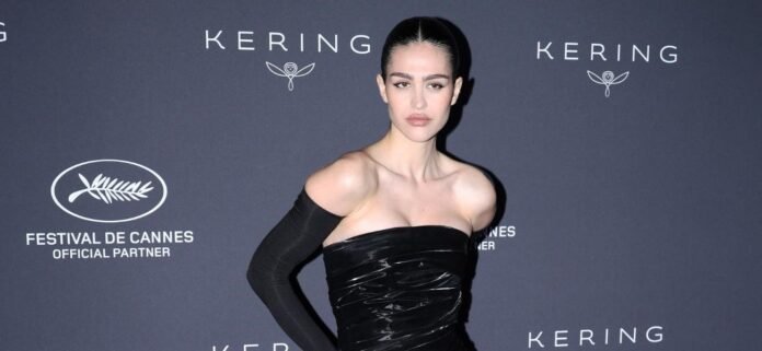 Amelia-Gray-Hamlin.jpg Amelia Gray Hamlin Sizzles In Crystal-Studded Sheer Dress For Swarovski