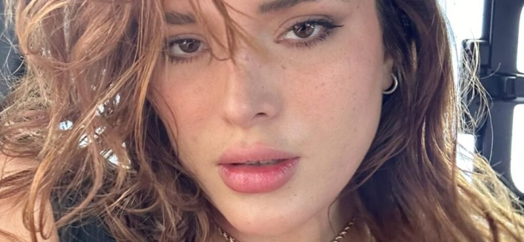 Bella Thorne's Body Is 'Giving Everything' In Swimsuit Selfie