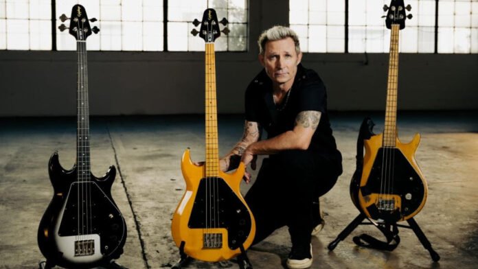 Dirnt-bass-featured.jpg Green Day’s Mike Dirnt Teams Up with Epiphone to Launch the Grabber G-3 Bass