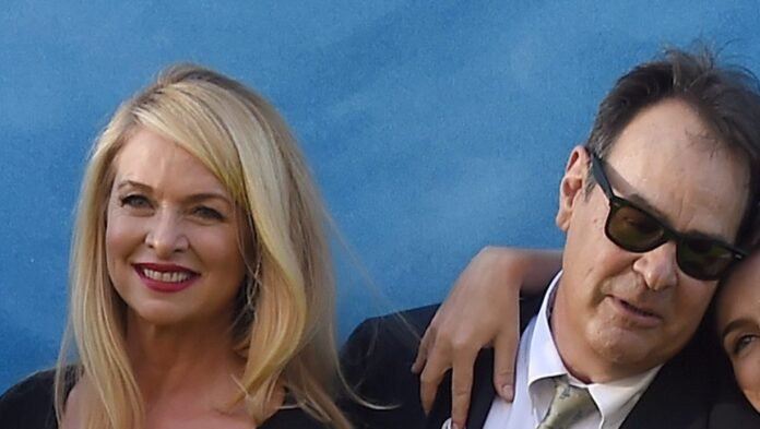 GettyImages-545972324-3-e1763246597919.jpeg Dan Aykroyd's Ex-Wife: Everything to Know About Donna Dixon After Their Split
