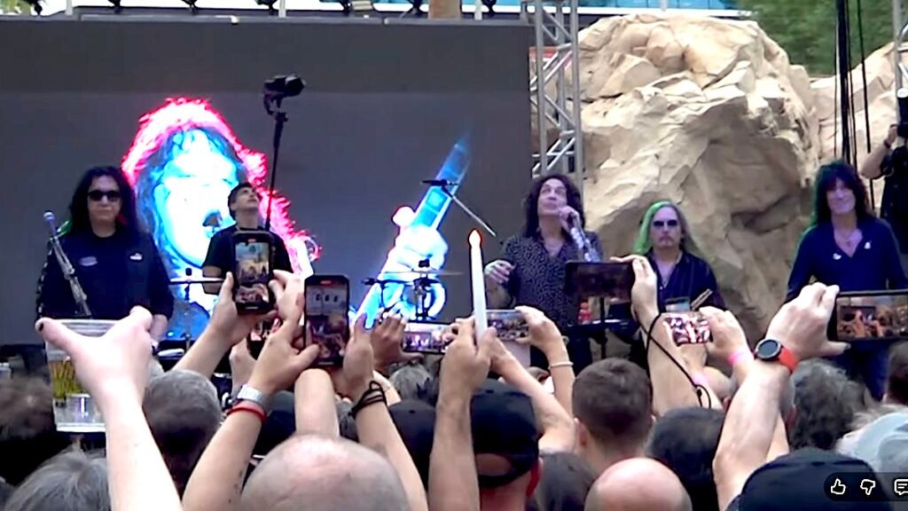 KISS Honor Ace Frehley at First Show in Two Years: Watch