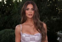 Khloé Kardashian Admits She’s to Blame for Kim Kardashian Considering Moon Touchdown Is Pretend (Unique) Khloé Kardashian Admits She's to Blame for Kim Kardashian Thinking Moon Landing Is Fake (Exclusive)