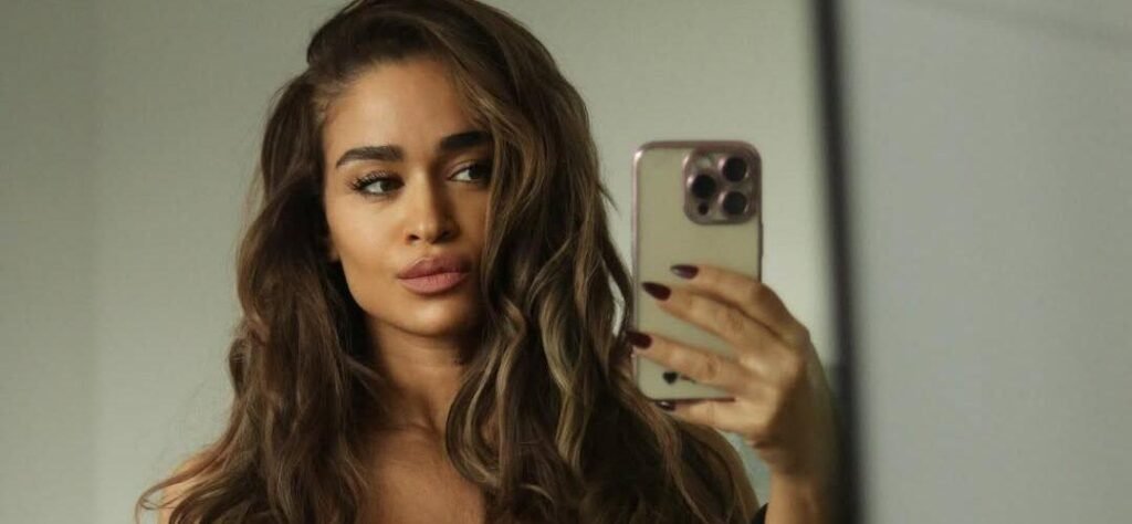 Valeria Ammirato In 'Sultry' Bra Snap Flaunts Her 'Impressive' And 'Hot' Body