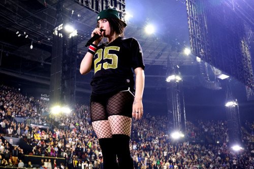 billie-eilish-and-charli-xcx-performed-the-guess-remix-at-th.jpg Billie Eilish almost tossed Birds of a Feather