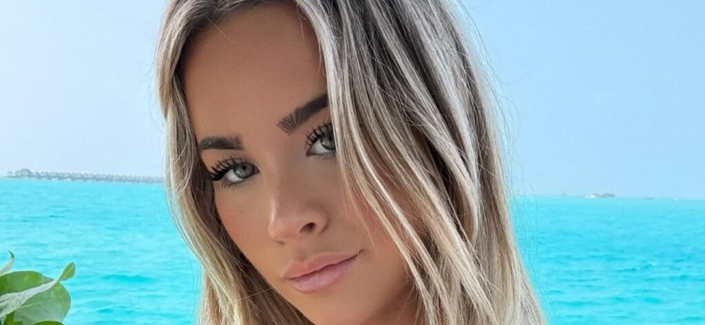 Emily Elizabeth In Lacy White Crop Top Teases A Peek At Her 'Great Jeans'