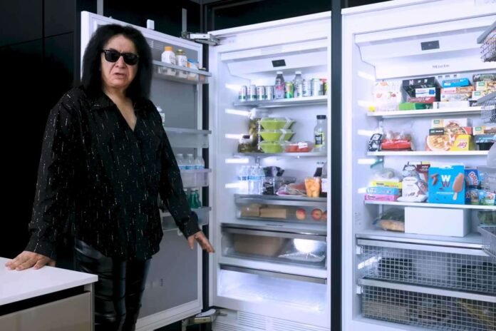 gene-simmons-110625-7bbf5c6495e84098bf589ba8476496d1.jpg Gene Simmons' Love of Cake Is 'About as Much Fun as I Can Have with My Pants on'