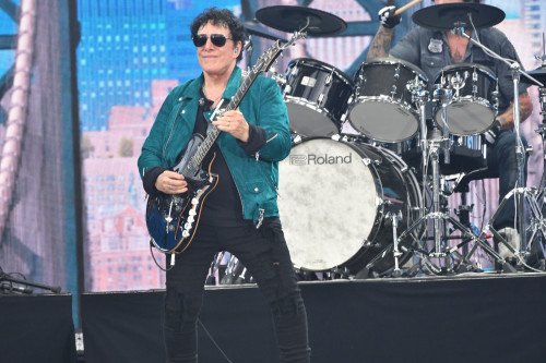journey-have-abandoned-their-uk-and-ireland-tour-amid-a-lega.jpg Journey breaking up as they announce farewell tour
