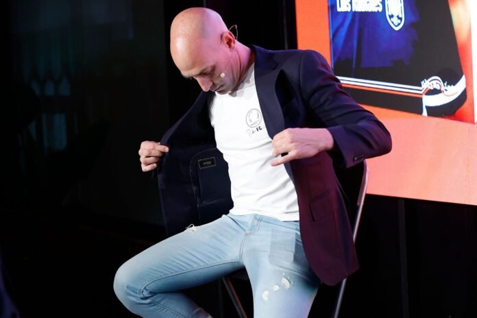 Disgraced Ex-Spanish Football Boss Pelted by Eggs by His Own Uncle