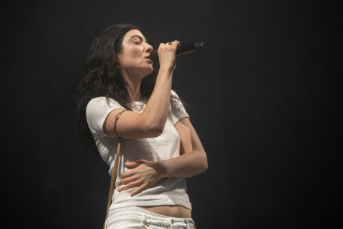 photo-justin-ngretnaavalon-aW1hZ2VzMS8yMDI1LzExLzEwLzE3NjI3N.jpg Lorde axes gig due to 'ruthless food poisoning'