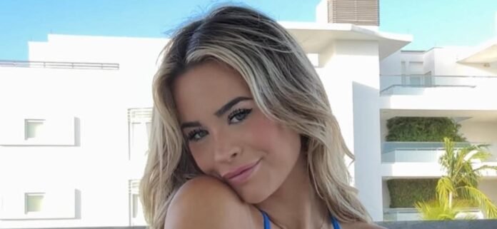 snapins-ai_3579523776204732350.jpg Emily Elizabeth Leaves Little To The Imagination In Her Cut-Out Monokini