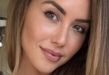 Brittney Palmer In G-String Underwear Reveals Butt Value 'Grabbing' Brittney Palmer In G-String Underwear Shows Butt Worth 'Grabbing'