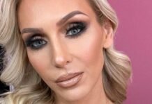 Charlotte Aptitude Leaves Followers 'Tempted' With Jaw-Dropping Backstage Look Charlotte Flair Leaves Fans 'Tempted' With Jaw-Dropping Backstage Look