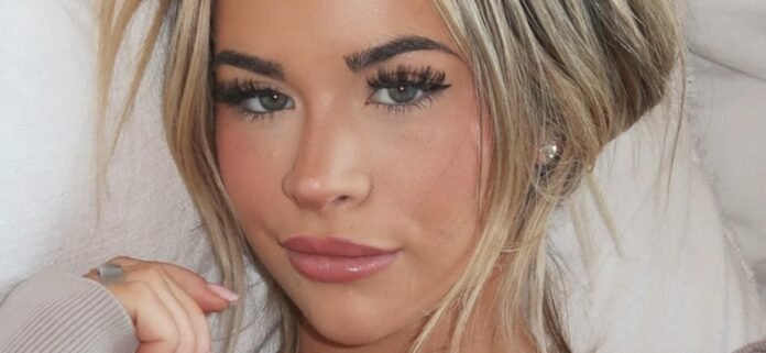 Emily Elizabeth Drops Jaws On Christmas Eve In Her Skintight Black Outfit