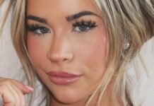 Emily Elizabeth Popping Out Of Her Multicolor Bikini Highlights Her 'Huge Melons' Emily Elizabeth Popping Out Of Her Multicolor Bikini Highlights Her 'Massive Melons'