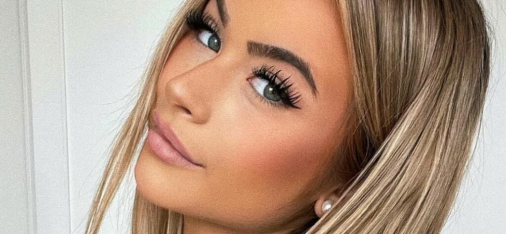 Emily Elizabeth Ditches Her Bikini For A Snowboard