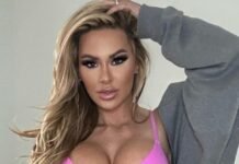 Kindly Myers In Tiny Bikini Warns ‘Don’t Google Cream Pies’ Kindly Myers In Tiny Bikini Warns ‘Don’t Google Cream Pies’