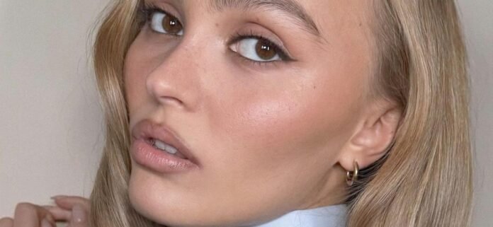 Lily-Rose Depp Exposes Nipples On Streets For Morning 'Breakfast Show'