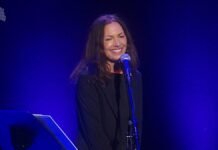 Susanna Hoffs’ Everlasting Brightness Shines at Intimate Connecticut Present: Overview + Photographs Susanna Hoffs’ Eternal Brightness Shines at Intimate Connecticut Show: Review + Photos