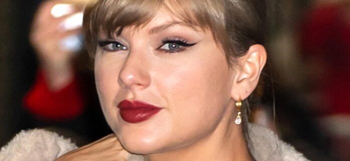 Taylor Swift Told Schoolgirl Miniskirt Inappropriate While 'Pushing 40'