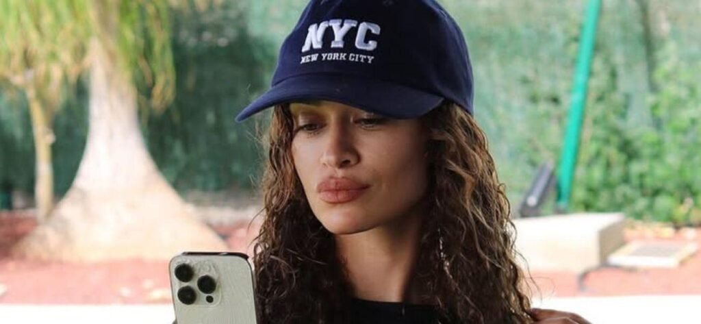 Valeria Ammirato Goes Full Smoke Show, 'Looking Hot' In New Photo